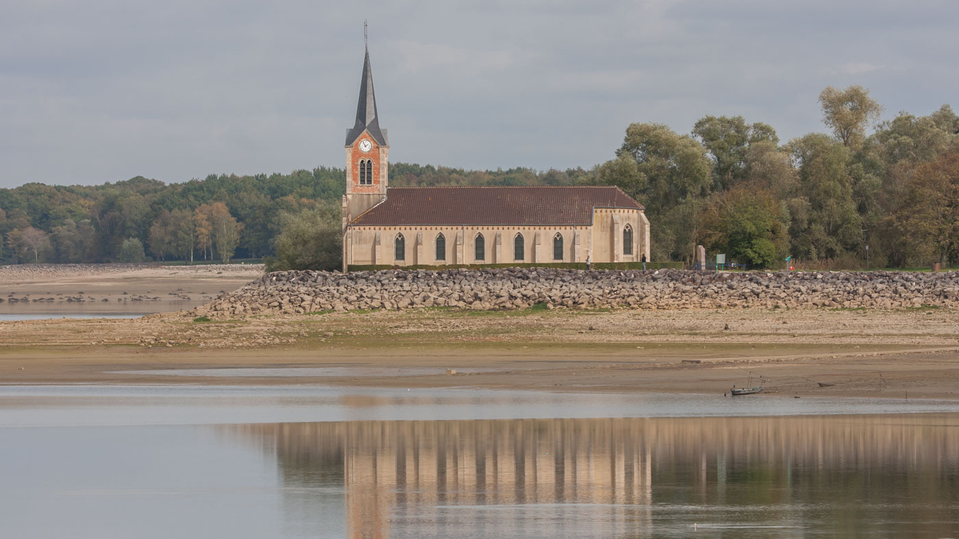 kerk aan het meer ©Peter van de Braak